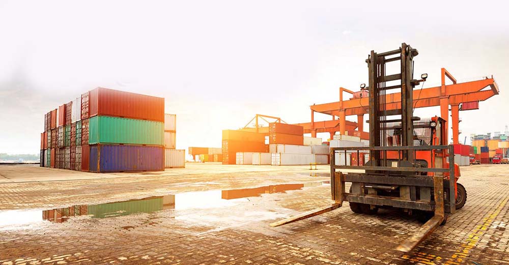 ماجرای ۳۰ کانتینر مخفی در گمرک بوشهر چیست؟ پیگیریهای میدانی نشان می‌دهد، در ماجرای ۳۰ کانتینر بلاتکلیف در منطقه ویژه اقتصادی بوشهر که در سفر رئیس قوه قضائیه به استان بوشهر رسانه ای شد جزئیات تازه ای مطرح شده که حائز اهمیت است.