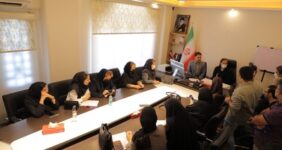 به گزارش خبرانرژی: در ابتدای مجمع عمومی انجمن صنفی خبرنگاران و روزنامه نگاران استان تهران، ضمن قرائت دستور جلسه و ثبت نام نامزدهای این دوره هیات رئیسه و بازرسان، آیین رای گیری با حضور اکثریت اعضای این انجمن صورت گرفت.