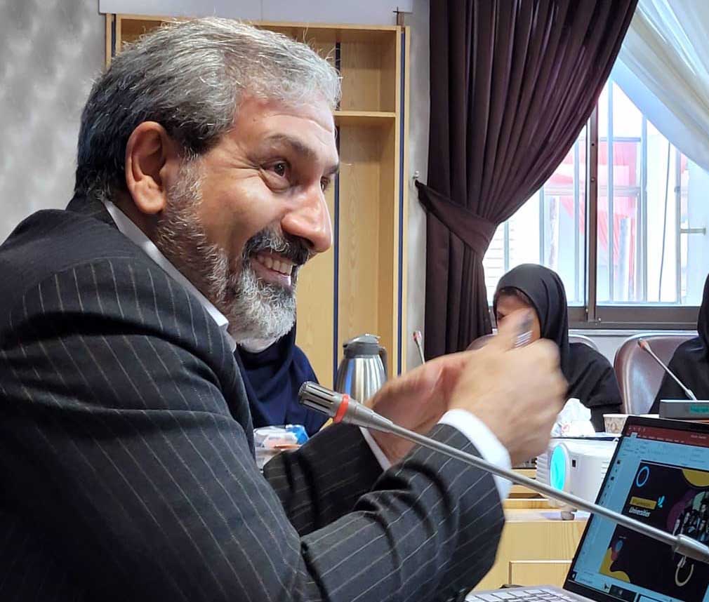 به گزارش خبرانرژی: پرفسور داود دومیری‌گنجی دانشمند یک‌درصد برتر جهان طی سخنرانی با حضور اساتید و هیات علمی دانشگاه علوم پزشکی بابل و نیز ارتباط ویدئویی با پژوهشگران و محققان بین‌المللی و ملی در تالار این دانشگاه اظهار داشت: حرکت بسوی دانشگاه نسل سوم یک ضرورت با قید فوریت برای دنیای امروز است چرا که گام نهادن دراین مسیر تولید پول و ثروت کلان و بی‌نیازی مردم از قدرت و دولت ‌سیاست مداران و جنگ است .