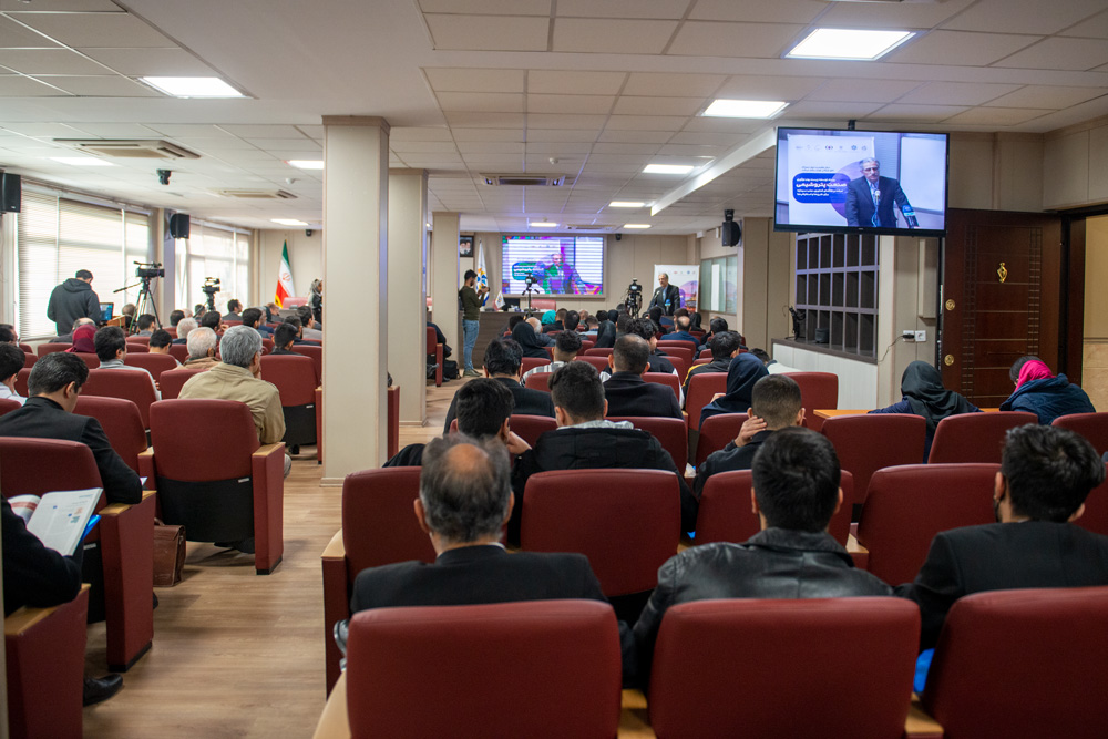 به گزارش خبرانرژی به نقل از اتاق تهران: رویداد «توسعه زیست‌بوم نوآوری صنعت پتروشیمی» توسط مرکز نوآوری و تحول دیجیتال اتاق بازرگانی تهران با همکاری کمیسیون انرژی و محیط زیست این اتاق و انجمن صنفی کارفرمایی صنعت پتروشیمی، گروه سرمایه‌گذاری و توسعه صنایع تکمیلی پتروشیمی خلیج‌فارس و پارک نوآوری و فناوری صنعت نفت در بخش‌های تجهیزات و قطعات، مواد و محصولات پتروشیمی، نرم‌افزار، پلتفرم و خدمات برپا شد.