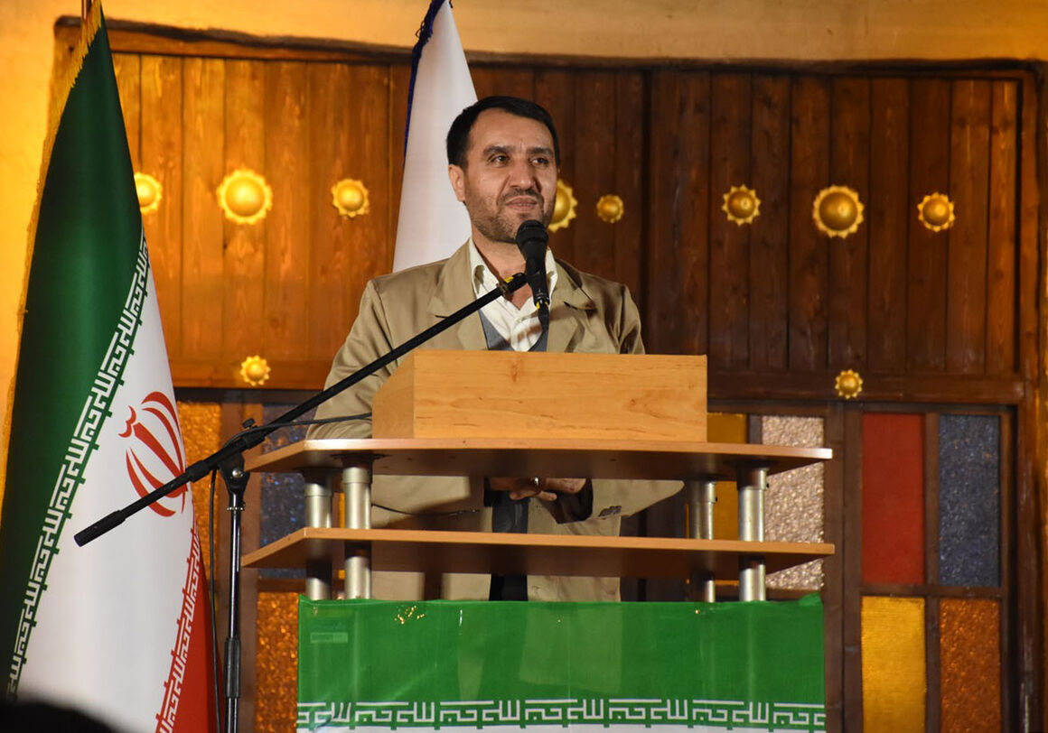 به گزارش خبرانرژی به نقل از شرکت ملی صنایع پتروشیمی، مرتضی شاهمیرزایی در آیین گشایش نهمین جشنواره فرهنگی هنری اقوام ایران زمین که در شهرک بعثت شهرستان بندر ماهشهر برگزار شد با تبریک ماه پر خیر و برکت شعبان، اظهار کرد: ایران گلستان اقوام است و شرکت ملی صنایع پتروشیمی به برنامه‌های فرهنگی که به‌منظور نشان دادن فرهنگ غنی ایرانی اسلامی است، اهمیت ویژه می‌دهد و پشتیبان اقدام‌های فرهنگی خواهد بود.