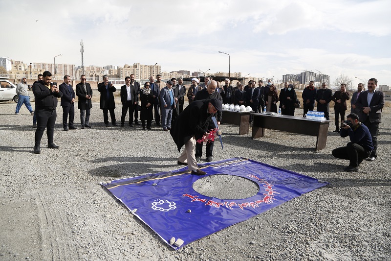 به گزارش خبرانرژی، امروز ۱۹ بهمن‌ماه ۱۴۰۱ و در مراسمی، پروژه طرح جامع دانشگاهی شهید رضایی‌نژاد دانشگاه خواجه نصیرالدین طوسی با کلنگ‌زنی ساخت پردیس علوم این دانشگاه در منطقه حکیمیه تهران و در همسایگی دانشکده هوافضا خواجه نصیر با حضور حسن کریمی مزرعه‌شاهی رییس دانشگاه صنعتی خواجه نصیرالدین طوسی، سیدابراهیم طاهری پیمانکار و مدیرعامل شرکت سمندیس، مدیر امور طرح های عمرانی دانشگاه خواجه نصیر، اعضای هیأت علمی و برخی از مدیران و مسئولان این دانشگاه آغاز شد.