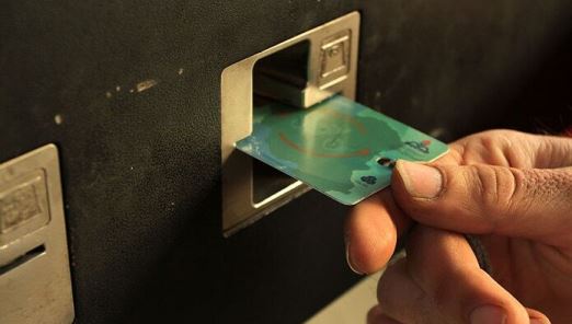 به گزارش خبرانرژی به نقل از وزارت نفت، محمد صادقی اظهار کرد: در سال ۱۴۰۱ بیش از ۳ میلیون و ۸۰۰ هزار تقاضای صدور کارت سوخت نوشماره و المثنی ثبت شده که بیش از ۳ میلیون و ۲۰۰ هزار کارت سوخت تولید شده و در اختیار مردم قرار گرفته است.