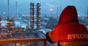 به گزارش خبرانرژی به نقل از ایسنا، بهای معاملات نفت برنت پس از اعلام خبر کاهش تولید روسیه که دومین صادرکننده بزرگ نفت جهان پس از عربستان سعودی است، به میزان بیش از ۲.۵ درصد افزایش یافت و به بالای ۸۶ دلار در هر بشکه صعود کرد.