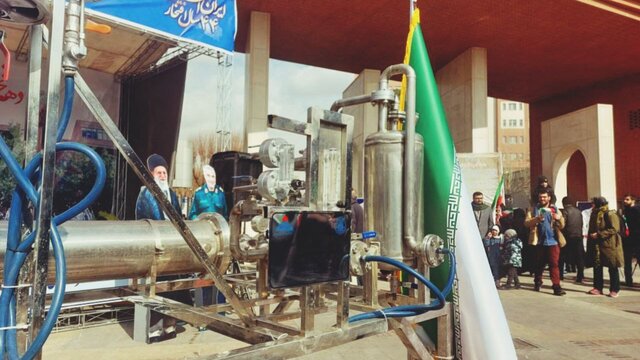 به گزارش خبرانرژی به نقل از ایسنا، روح الله دهقانی امروز شنبه، ۲۲ بهمن همزمان با چهل و چهارمین سالگرد پیروزی انقلاب اسلامی با حضور در نمایشگاه دستاوردهای پژوهشی دانشگاه صنعتی شریف مقابل سردر این دانشگاه از پایلوت شیرین‌سازی غشایی گاز رونمایی کرد.