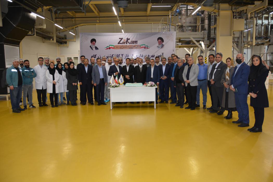 به گزارش خبر انرژی به نقل از روابط عمومی بانک صنعت و معدن، وی در جمع صنعتگران و کارآفرینان استان البرز اظهار داشت: در استان البرز طرح های بزرگ و مهمی از سوی بانک صنعت و معدن تأمین مالی شده است به طوری که در 11 ماهه سال جاری بیش از 17 هزار میلیارد ریال تسهیلات به واحدهای تولیدی این استان پرداخت شده است و در پرداخت تسهیلات تبصره 18 نیز مدیریت استانی این بانک، جایگاه نخست را در بین سایر بانک های استان به خود اختصاص داده است.