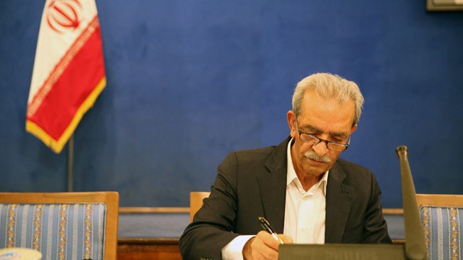 به گزارش  خبرانرژی : رئیس اتاق ایران با اشاره به مشکلات ایجاد شده برای بنگاه‌هایی که به دلیل معوق شدن بدهی‌های ارزی، به سرفصل مطالبات غیرجاری منتقل و خدمات بانکی، از برگزاری جلسه با معاون اقتصادی رئیس‌جمهوری و سایر مسئولان ذی‌ربط و پیگیری رفع مشکلات این واحدها خبر داد.