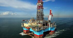 به گزارش خبر انرژی به نقل از شرکت بهره‌برداری نفت و گاز آغاجاری، جواد تقی‌زاده، مدیرعامل این شرکت بیان کرد: با توجه به نیاز شرکت ملی نفت ایران برای پایداری و تنوع تولید گریدهای نفتی متفاوت، راهکار دریافت نفت سنتزی ارسالی از سکوهای نفتی بهرگان در شرکت بهره‌برداری نفت و گاز آغاجاری با هماهنگی شرکت ملی مناطق نفت‌خیز جنوب پیگیری و اصلاحیه دریافت نفت سنتزی با حداقل کالا ارائه و شماتیک آن تهیه شد.