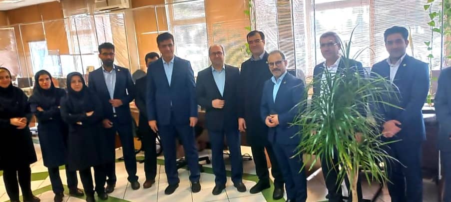 به گزارش خبر انرژی به نقل از روابط عمومی بیمه البرز، رضایی در این بازدید ضمن تبریک اعیاد شعبانیه به کارکنان شعبه اکباتان این شرکت گفت: با وجود همکاران دارای دانش فنی، شبکه فروش شرکت نباید دغدغه ای در رفع نیازهای بیمه ای بیمه گزاران داشته باشد.