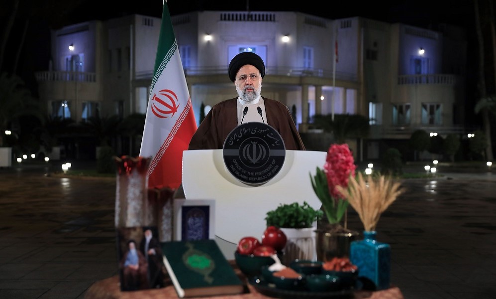 به گزارش خبرانرژی، رئیس‌جمهور با بیان این مطلب در پیامی به مناسبت نوروز ۱۴۰۲ هجری شمسی، سال ۱۴۰۱ را سال قدرت و قهرمانی ملت و درخشش آنها در میدان‌های سرنوشت‌ساز خواند و با برشمردن برخی از تلخی‌ها و شیرینی‌های سال گذشته، برنامه اصلی دولت در سال جدید را کنترل تورم و رشد پایدار اقتصادی دانست.