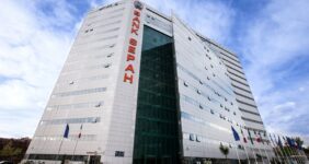 به گزارش خبر انرژی به نقل از پایگاه اطلاع رسانی بانک سپه، سازمان زندان ها و اقدامات تامینی و تربیتی کشور به پاس قدردانی از خدمات این بانک در حوزه حمایت از خانواده های زندانیان و آزادسازی زندانیان با اهداء لوح سپاس تقدیر کرد.