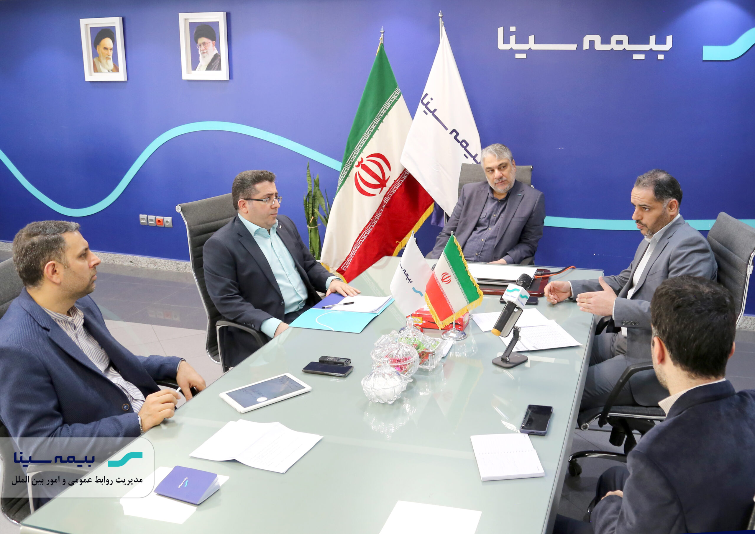 به گزارش خبر انرژی به نقل از روابط عمومی بیمه سینا، در این نشست تخصصی، مسائل مختلف حوزه فروش، امور شعب و نمایندگان و همچنین راهکارهای توسعه شبکه فروش در بیمه سینا بررسی و تبادل نظر شد.