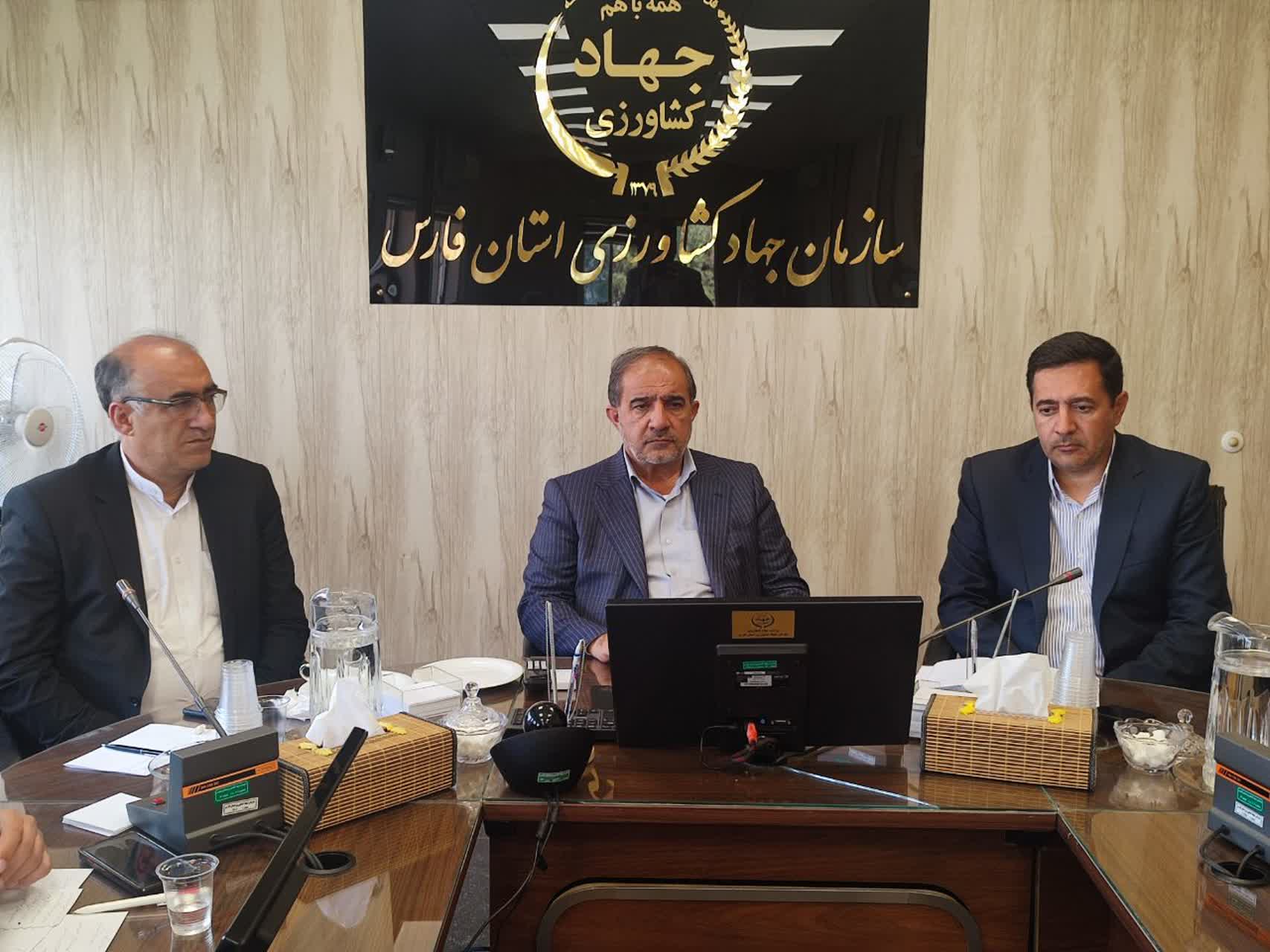 به گزارش خبر انرژِی به نقل از پایگاه اطلاع رسانی وزارت جهاد کشاورزی به نقل از روابط عمومی سازمان جهاد کشاورزی استان فارس، فرزاد زلقی در دومین نشست پنجره واحد توسعه گلخانه‌های این استان در سال ۱۴۰۲ که با حضور رئیس کمیسیون کشاورزی مجلس برگزار شد، تصریح کرد: تاکنون در ۱۶۰۰ هکتار از اراضی واگذار شده گلخانه‌ها احداث و به بهره‌برداری رسیده است.