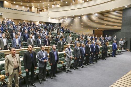 به گزارش خبر انرژی  به نقل از روابط عمومی بانک مرکزی، دکتر محمدرضا فرزین در دیدارنورزی با کارکنان بانک مرکزی با اشاره به نام گذاری سال جاری به عنوان «سال مهار تورم و رشد تولید» از سوی مقام معظم رهبری تصریح کرد: تحقق هدف مهار تورم در گرو کنترل نقدینگی، مهار افزایش هزینه‌های دولت و اتخاذ سیاست‌های مالی و خارجی مناسب است.