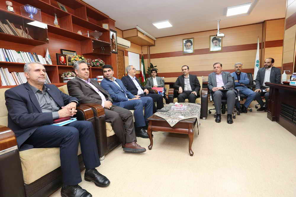 به گزارش خبر انرژی به نقل از بانک توسعه تعاون، مدیر عامل این بانک ضمن دیدار نوروزی با همکاران و طی بازدید از ساختمان های ستادی بانک با اشاره به شعارسال تاکید کرد:بانک توسعه تعاون به عنوان یک بانک توسعه ای،تمرکز تسهیلات خود را در سال 1402 بر بخش تولید و حمایت از تعاونی ها قرار داده است.