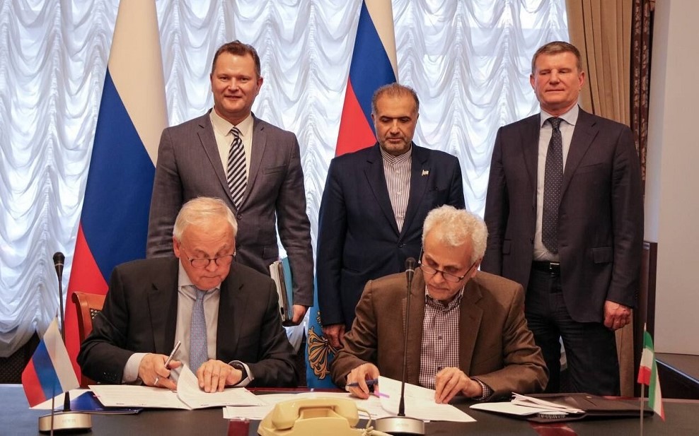 به گزارش خبرانرژی، یادداشت تفاهم همکاری سه‌جانبه بین صندوق توسعه حمل‌ونقل ایران، شورای هماهنگی حمل‌ونقل اوراسیایی و مرکز توسعه اقتصادی کشورهای مشترک‌المنافع (CIS) برای افزایش تجارت، ترانزیت و انبار کالا در مسیر کریدورهای بین‌المللی به ویژه کریدور شمال – جنوب در مسکو به امضا رسید.