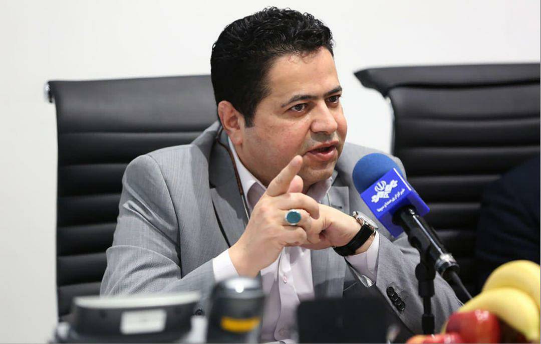 خبرانرژی: در این مدت، پیمان‌سپاری ارزی، انواع ممنوعیت‌های صادراتی و وارداتی، ابلاغ بخش‌نامه‌های یک‌شبه، دخالت در قیمت ارز، مواد اولیه و کالاهای اساسی، برهم زدن نظم بازار و عدم مهار تورم موجب شده تا سطح تجارت کشور در حد ممکن، توسعه پیدا نکند.