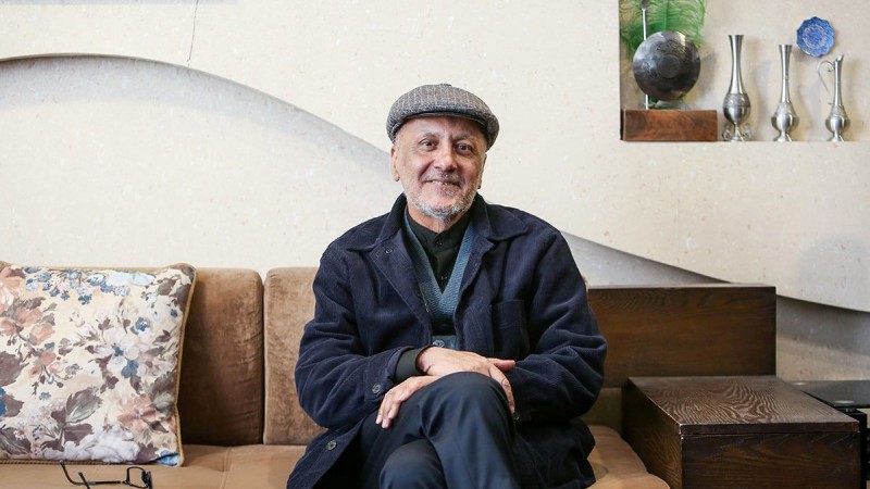 عباس محمدیان-مدرس دانشگاه، پژوهشگرعلوم ارتباطات: افروغ بود؛ تابش روشنی، شعاع آفتاب، تابش ماه و.... او چنین بود. دامنه تابشش تا دور دست های زمین می رفت. ان شاالله تا دور دست های زمان هم خواهد رفت. او در حصرِ زمین نمی ماند. از این سو به سوی دیگر بار کلمه و آگاهی به دوش می کشید. از این دانشگاه به آن دانشگاه. از این محفل علمی به آن محفل و از این رسانه به آن رسانه.