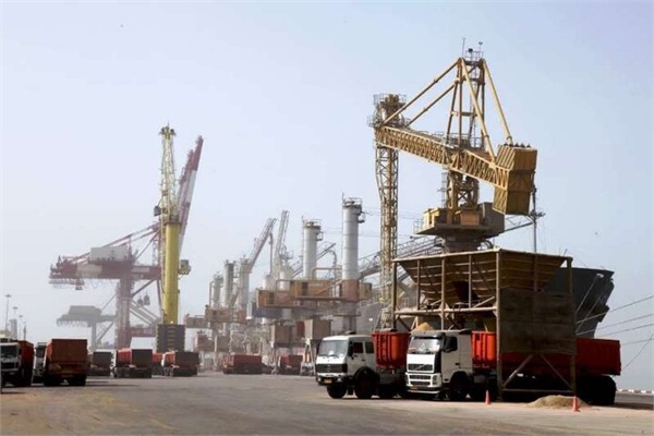 به گزارش خبرانرژی به نقل از سازمان بنادر و دریانوردی؛ بهروز آقایی گفت: در طول هفته جاری، این تعداد کشتی در اسکله‌های غلات مجتمع بندری امام خمینی (ره) پهلو گرفته‌اند و فرآیند تخلیه کالاهای اساسی حامل آنها آغاز شده است.