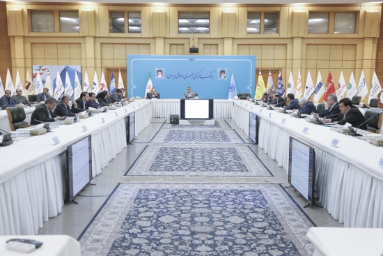 به گزارش خبر انرژی به نقل از روابط عمومی بانک مرکزی، رئیس‌کل این بانک در دیدار دوره ای خود با مدیران عامل بانک‌ها با بیان اینکه بخش عمده تحقق شعار سال با محوریت کنترل تورم و رشد تولید، برعهده بانک مرکزی و نظام بانکی است تصریح کرد: برای تحقق شعار امسال به خصوص مبحث کنترل تورم که در حیطه وظایف بانک مرکزی است مهمترین اقدام و متغیر مبتنی بر شرح وظایف بانک اجرای دقیق سیاست های پولی و کنترل نرخ ارز است.