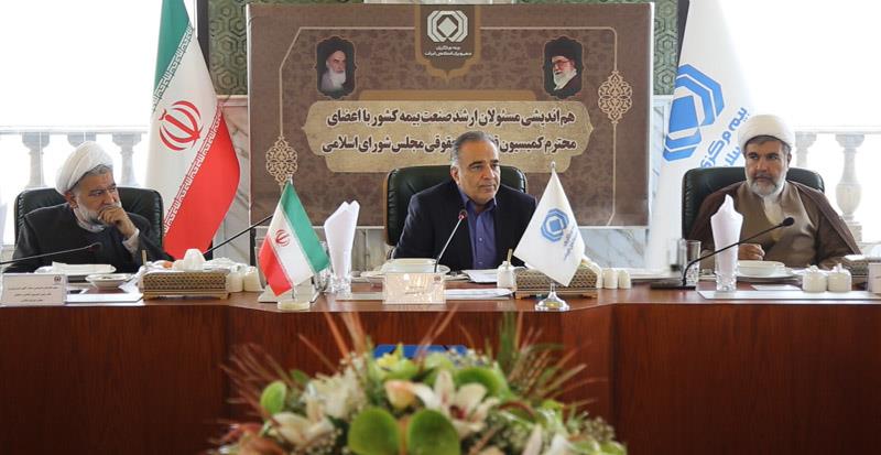 به گزارش خبر انرژی به نقل از اداره کل روابط عمومی و امور بین الملل بیمه مرکزی، مهندس مجید بهزادپور در نشست مشترک مدیران ارشد صنعت بیمه با رئیس و اعضای کمیته کمیسیون حقوقی و قضایی مجلس با ابراز خرسندی از حضور تمامی اعضای کمیسیون حقوقی و قضایی خانه ملت در این نشست، اظهار داشت: برنامه های صنعت بیمه در چارچوب تخصص گرایی به پیش می رود و از حاشیه ها پرهیز می کند.