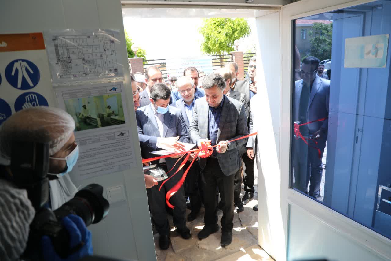 به گزارش خبر انرژی به نقل از پایگاه اطلاع‌رسانی وزارت جهاد کشاورزی، پزشکی مدیرعامل شرکت ویراواکسن شایا امروز در حاشیه مراسم افتتاح خط تولید واکسن تب برفکی، با بیان این که این شرکت در سال ۹۶ با هدف تولید واکسن‌های دامی و با ۴ فاز توسعه پیش‌بینی شده برای ۱۷ محصول استراتژیک در حوزه دامی آغاز به کار کرد، گفت: اولین محصول این شرکت با نام تجاری ویراپست یا واکسن طاعون نشخوارکنندگان کوچک در سال ۹۸ وارد کشور شد و از این سال در این محصول کشور به خودکفایی کامل رسید و واردات این واکسن تقریبا صفر شد، همچنین ما در سال ۱۴۰۱ موفق شدیم که حدود ۲ میلیون دز از این واکسن را به دو کشور دنیا صادر کنیم.