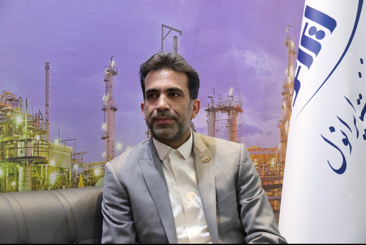 به گزارش خبرانرژی، محمد حسینی درباره میزان رشد تولید شرکت ایرانول در سال ۱۴۰۱ گفت: در ‌سال ۱۴۰۱ و در حوزه صادرات، تمرکز شرکت بر توسعه محصولات نهایی در بازار بود و با توجه به اینکه در گذشته رکورد بالاتری زده شده اما فروش بر پایه بیس‌اویل بود و هدف ما این است که رکورد تولید و فروش به جای «نفت‌پایه» محصولات متنوع باشد. در  مجموع در سال گذشته ۲۳ درصد افزایش فروش داشته‌ایم.