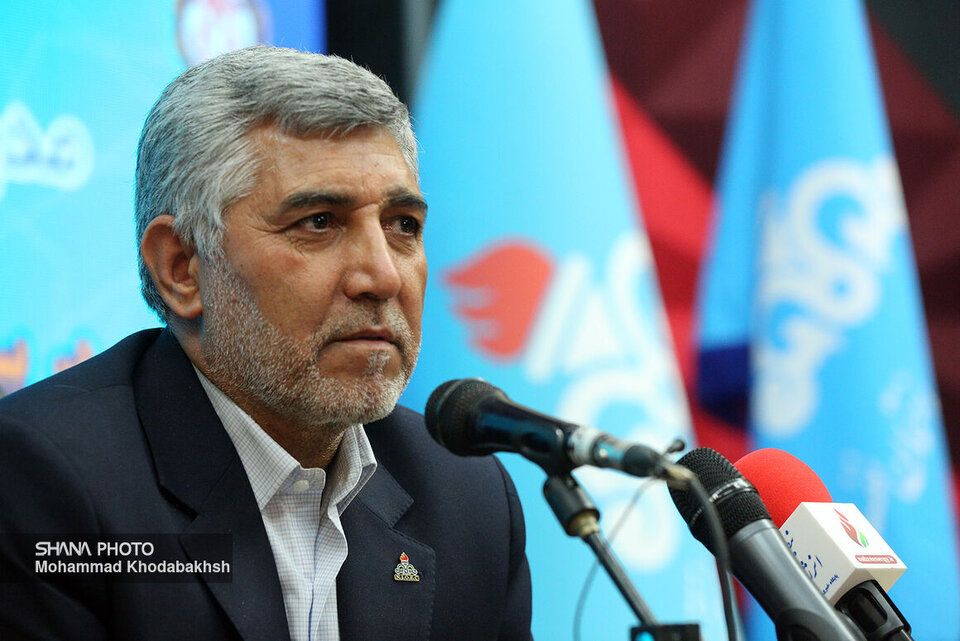 به گزارش خبرانرژی به نقل از شانا، فرهاد احمدی در نشست خبری بعدازظهر امروز (جمعه، ۲۹ اردیبهشت) در حاشیه روز پایانی بیست‌وهفتمین نمایشگاه بین‌المللی نفت، گاز، پالایش و پتروشیمی در نشست با خبرنگاران گفت: پروژه پتروپالایشگاه شهید سلیمانی یکی از بزرگ‌ترین پتروپالایشگاه‌های منطقه خواهد بود که با ۹ میلیارد یورو سرمایه‌گذاری تا پنج سال آینده به بهره‌برداری می‌رسد.