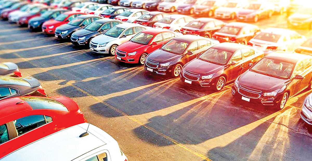 به گزارش خبر انرژی به نقل از علیرضا مناقبی در گفتگو با خبرنگار وقایع نیوز درباره روند واردات خودرو به کشور با تغییر وزیرصمت اظهار کرد: اطلاع خاصی از روند واردات خودرو ندارم و همه خبرها دراین زمینه فعلا جنبه تبلیغاتی دارند. در مجلس هم فقط یک چیزی را نوشتند ومطرح کردند مثل بقیه مسائل کشورو حال باید ببینیم که دیروز که وزیر جابه‌جا شد، باز این حرف به قدرت خود باقی است، یا سرپرست وزارت صمت نظر دیگری خواهد داشت یا مجلس چیزی دیگری خواهد گفت یا خیر. در این خصوص هنوز چیزی مشخص نیست.