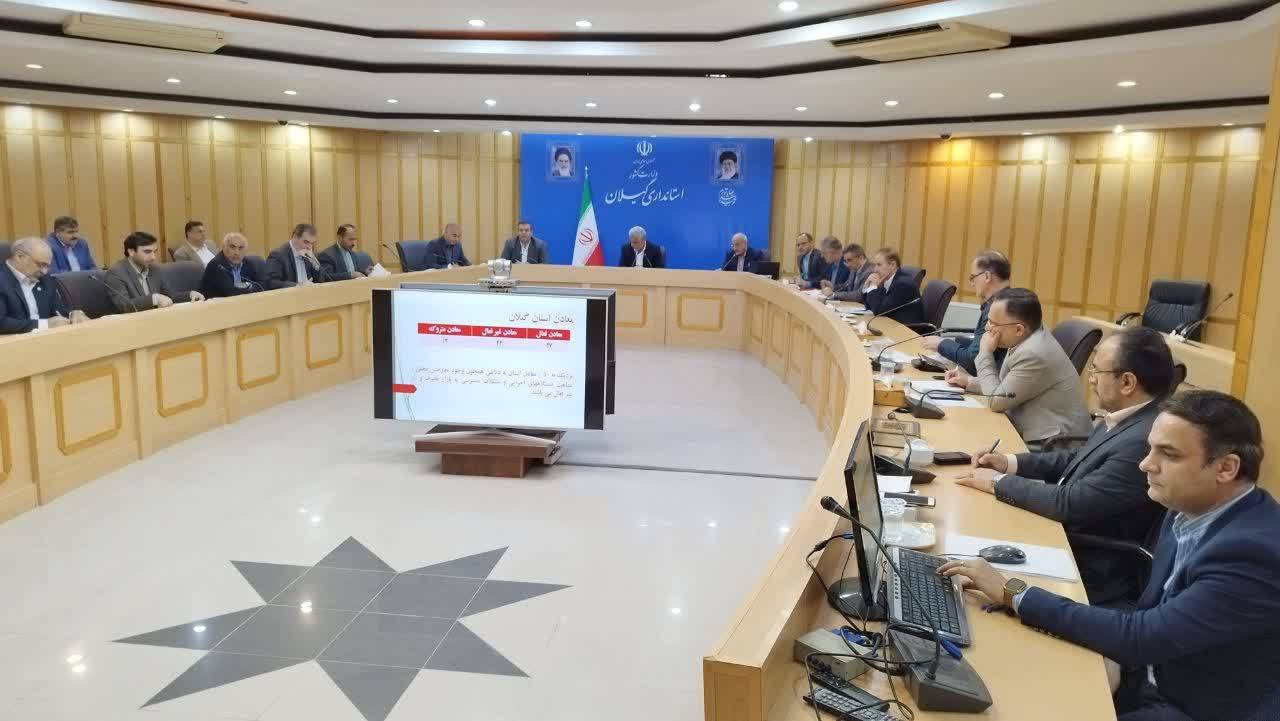 به گزارش خبر انرژی-مرجان گودرزی-گیلان، "تیمور پورحیدری" عصر شنبه در اولین جلسه شورای معادن استان که با حضور استاندار گیلان برگزار شد، گزارشی از تعیین تکلیف برخی معادن راکد استان در مزایده امروز ارائه کرد و افزود: مزایده ۳۹ معدن استان پس از طی مقدمات قانونی و با انتشار آگهی در ۲۲ فروردین ماه در روزنامه های کثیر الانتشار، امروز از طریق سامانه ستاد الکترونیکی دولت (ستاد) صورت پذیرفت و از بین ۱۱ متقاضی فعالیت در عرصه های معدنی، چهار برنده دارای صلاحیت داشت.