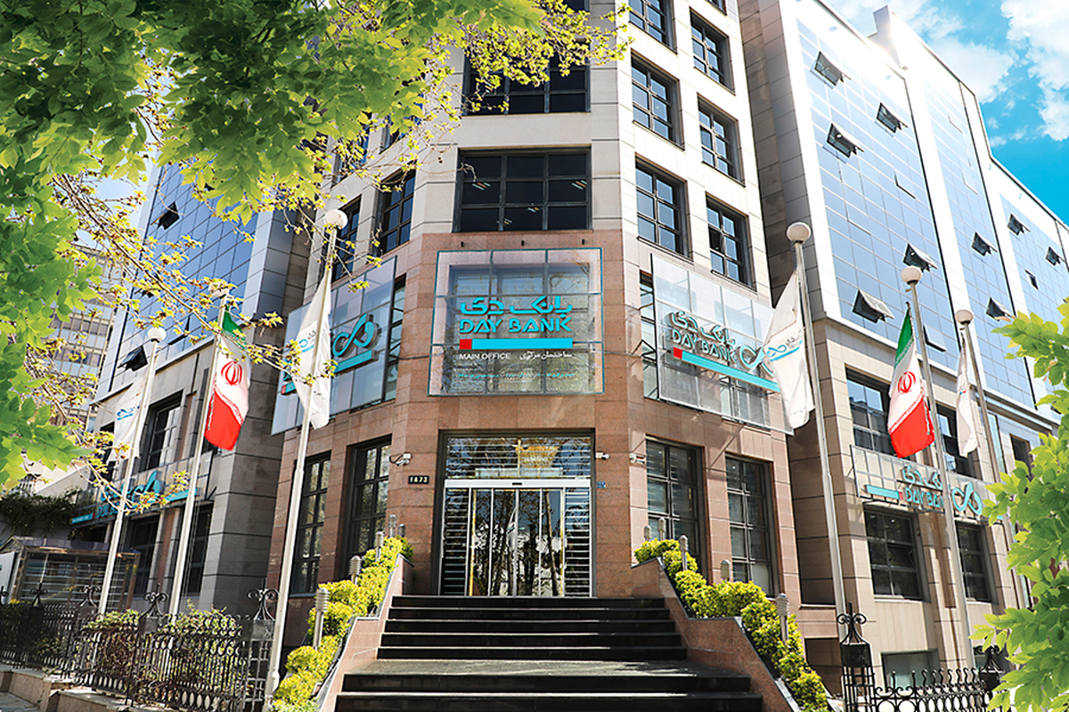 به گزارش خبر انرژی به نقل از روابط عمومی بانک دی، در ابتدای این نشست مسعود رشیدی، رئیس اداره دعاوی و اجراییات، معاونان و کارشناسان حاضر در جلسه به ارائه گزارشی از عملکرد و اقدامات انجام شده پرداختند.