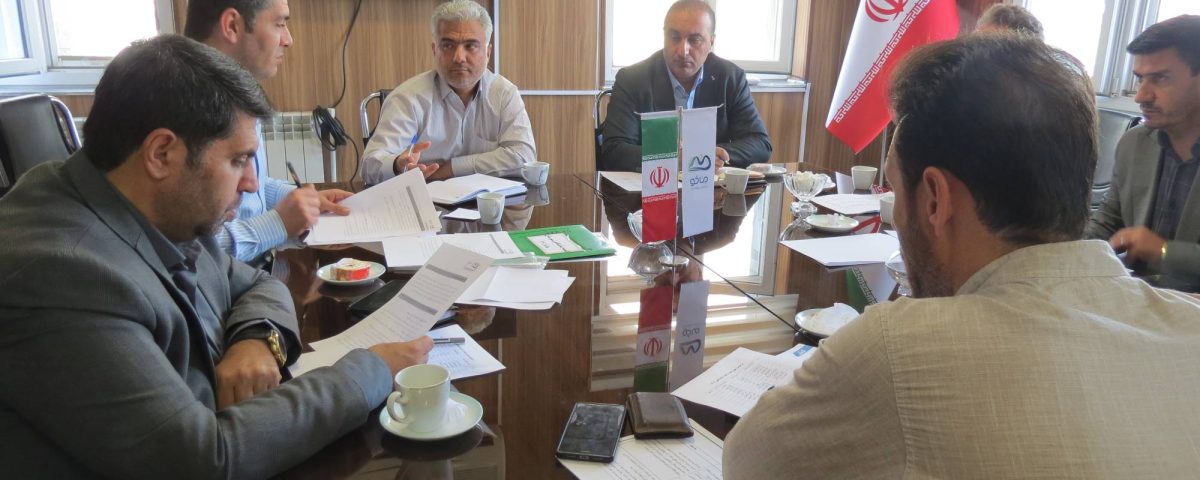 به گزارش خبر انرژی ، دکتر حسین گروسی در گفت و گو با روابط عمومی و امور بین الملل سازمان منطقه آزاد ماکو، با بیان این مطلب که سازمان مناطق آزاد ماکو هرماه میزبان یک نمایشگاه است، اظهار کرد: این اقدام در راستای اجرایی شدن سیاست های اقتصاد مقاومتی، همچنین تحقق شعار سال صورت می گیرد که مد نظر مقام معظم رهبری بوده و هدف از آنها مهار تورم و رشد تولید است.