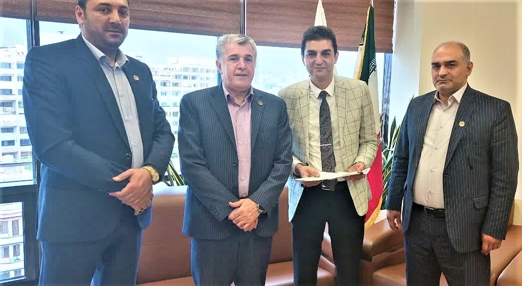 به گزارش خبر انرژی به نقل از روابط عمومی بیمه ایران ، ملکی رسیدگی و پرداخت خسارت درکوتاه ترین زمان ممکن وارائه  خدمت بی منت به مردم شریف ایران را سیاست اصلی شرکت در سالی که با شعار  مهار تورم و رشد تولید نامگذاری شده ، عنوان کرد و گفت : بدنبال وقوع حادثه آتش سوزی و اعلام بیمه گزار ، کارشناسان بیمه ایران  به محل وقوع حادثه  در شهرستان بجنورد استان خراسان شمالی اعزام شدند و پس از ارزیابی و برآورد خسارت و تکمیل مراحل رسیدگی به پرونده ، خسارت وارده به مبلغ ۲۲۱ میلیارد ریال تعیین و در حضور سبزی سرپرست شعب استان گلستان و شراینی سرپرست شعبه گنبد   (بعنوان واحد صادر کننده بیمه نامه) ، طی یک فقره چک به مدیر عامل شرکت تولیدی پنبه مسعود واحد نساجی اترک  تقدیم گردید.