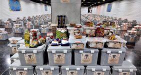 به گزارش خبر انرژی به نقل از بانک پارسیان، محمدحسین هاشمی، مدیرعامل شرکت معین پارسیان با بیان اینکه این شرکت بازوی اجرایی طرح مواسات در بانک پارسیان است، در این رابطه اظهار کرد: حسب دستور مدیرعامل بانک پارسیان، شرکت معین پارسیان متولی تهیه اقلام غذایی برای خانواده‌های نیازمند و کودکان و توزیع بسته‌ها است.