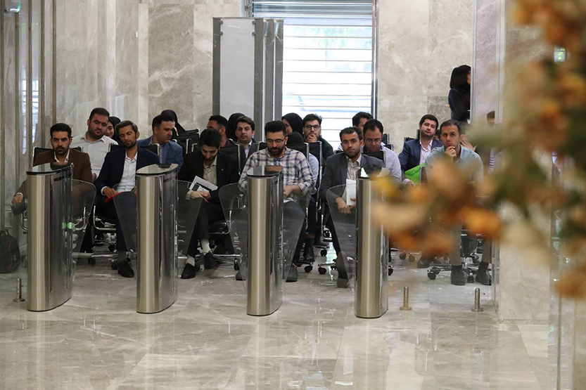 به گزارش خبر انرژی به نقل از روابط عمومی بانک ملی ایران، آزمون استخدامی بانک ملی ایران در تاریخ ۱۵ اردیبهشت ماه گذشته برگزار شد و پذیرفته‌شدگان از ۱۲ تا ۱۸ تیرماه فرصت داشتند تا در مرحله نخست فرایند استخدامی، نسبت به تکمیل مدارک و ارسال اسناد خوداظهاری و صلاحیت‌های عمومی گزینش، اقدام کنند.