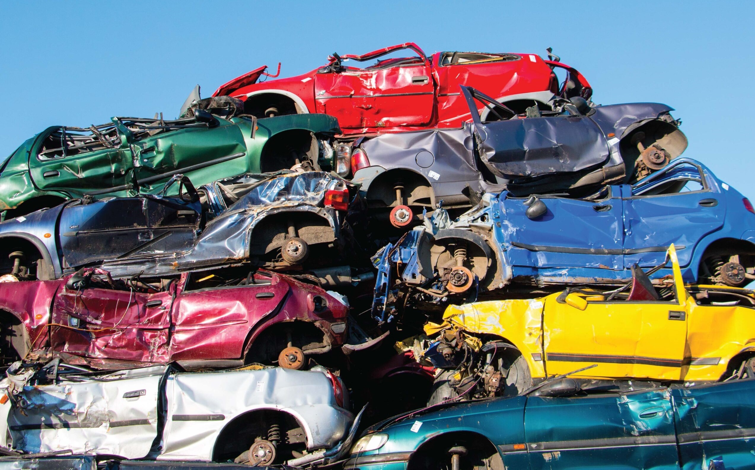 به گزارش خبر انرژی به نقل از روابط عمومی ایدرو، «مهران سالاریه» رئیس ستاد نوسازی ناوگان و اسقاط خودرو‌های فرسوده، با اشاره به اصلاحیه قانون ساماندهی صنعت خودرو گفت: بر این اساس تمامی شرکت‌های واردکننده خودرو اعم از نو و کارکرده، بجز کامیون‌های مشمول بند ث ماده ۳۰ قانون احکام دائمی که بخشی مشمول ارائه گواهی اسقاط و بخشی پرداخت وجه هستند، مابقی مکلف به ارایه گواهی اسقاط هستند.