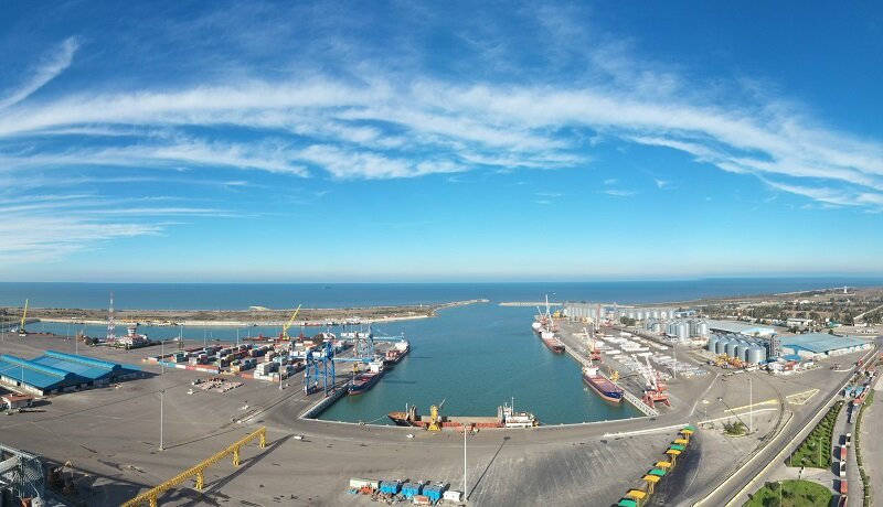 به گزارش خبرانرژی به نقل از سازمان بنادرودریانوردی؛ محمدعلی موسی پور با اعلام این خبر گفت: بندرامیرآباد با دارا بودن ظرفیت های ترانزیتی، ترانشیپی ، زیربنایی و لجستیکی، فرصت مناسبی را جهت رونق سرمایه گذاری و توسعه‌ پیشرانه های حمل و نقل در این بندر فراهم کرده که نِمود آن را می توان در تعداد کثیر کشتی های متردد به بندرامیرآباد مشاهده کرد.