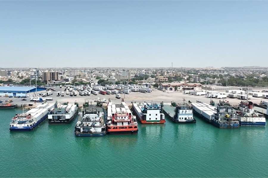 به گزارش خبر انرژی به نقل از پایگاه اطلاع‌رسانی سازمان بنادرودریانوردی، مرتضی سالاری در تشریح عملکرد سه ماهه بنادر غرب استان اظهار داشت: در دوره زمانی یاد شده، حجم ترانزیت کالاهای نفتی و غیرنفتی که عمده آن محموله خودرو بوده به ۱۱۰ هزارو ۸۳۵ تن رسید.