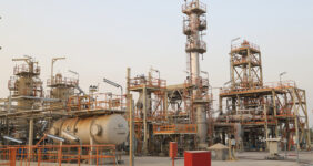 به گزارش خر انرژی ببه نقل از شانا، عابدین زرگوشی با بیان اینکه این سیستم با استفاده از توان کارشناسان داخلی و روزآمدترین روش استاندارد برای استفاده حداکثری از تجهیزات این شرکت اجرا و راه اندازی شده است، گفت: آزمایشگاه این پالایشگاه با توجه به اینکه سرآمد در دریافت گواهینامه ایزو ۱۷۰۲۵ در شرکت ملی گاز است، توانایی آنالیزترکیبات گازی، گازمایع، میعانات گازی ،آب و حلال‌های شیمیایی را دارد.