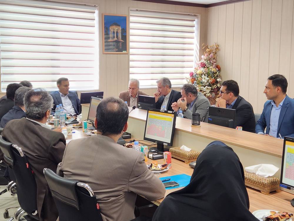 به گزارش خبر انرژی به نقل از روابط عمومی بانک ملی ایران، بیژن مقدم بیرانوند عضو هیات عامل و معاون امور شعب و بازاریابی تهران در نشست با روسای شعب مستقل تهران بانک ضمن بررسی آخرین کارنامه ارزیابی عملکرد شعب مستقل، بر اهمیت بازاریابی میدانی و تقویت تعاملات و روابط مستمر با مشتریان تاثیر گذار با تشکیل و توسعه تیم های بازاریابی تاکید کرد.