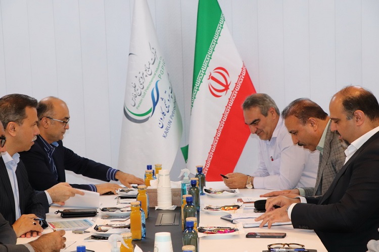 به گزارش خبر انرژی به نقل از روابط عمومی بانک ملت، رضا دولت ابادی در سفر به استان خوزستان با صدیقی زاده مدیرعامل پتروشیمی کارون دیدار کرد و گفت: بانک ملت تا پایان مسیر راه اندازی و اجرای پروژه تصفیه خانه جامع پساب پتروشیمی کارون که طرحی زیست محیطی و حایز اهمیت است در کنار این شرکت خواهد بود.