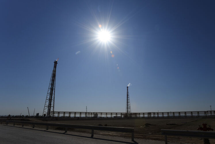 به گزارش خبر انرژی به نقل از شرکت ملی صنایع پتروشیمی ، روش‌ها و راهکاری نوین مدیریت کربن، همچنین کاهش گازهای مشعل و استفاده از آن در مجتمع‌های پتروشیمی در نشستی در روز سه‌شنبه (۲۰ تیرماه) با حضور بیژن چگنی، مدیر کنترل تولید شرکت ملی صنایع پتروشیمی و مدیران شرکت ملی گاز ایران بررسی شد.