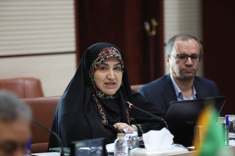 به گزارش خبر انرژِی: سمیه رفیعی – نایب رییس مجمع اپسد، در جمع هیات‌های پارلمانی کشورهای عضو مجمع مجالس آسیایی (APA) که برای شرکت در اجلاس کمیته برنامه‌ریزی و بودجه مجالس آسیایی به ایران سفر کرده‌اند در محل دیوان محاسبات گفت: نظارت دیوان محاسبات بر اجرای قوانین زیست محیطی در قالب «حسابرسی محیط زیست» از جمله مواردی است که در جمهوری اسلامی ایران در حال اجراست و نتایج خوبی هم به دنبال داشته است و مشارکت موثر و فعالانه دیوان محاسبات در نظارت بر قوانین سه گانه «قانون حفاظت از منابع آبزی»، «قانون هوای پاک» و «معضل گردوغبار» راهگشای بسیاری از معضلات و مشکلات در حوزه محیط زیست بوده است.