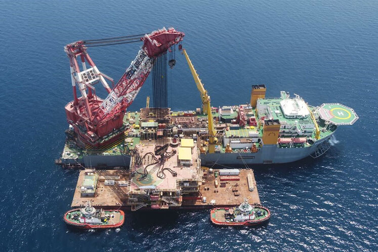 به گزارش خبرانرژی به نقل از شرکت پایانه‌های نفتی ایران، عباس غریبی با تبریک به مناسبت تحقق عملیات نصب سکوی فاز ۱۱ پارس جنوبی، گفت: این دستاورد بزرگ ملی که با ابتکار عمل صورت گرفته در دولت سیزدهم و مجموعه وزارت نفت و شرکت ملی نفت ایران به ثمر نشست، این نوید را می‌دهد که با بهره‌برداری و تولید زودهنگام از طرح توسعه فاز ۱۱ (به‌عنوان مرزی‌ترین و آخرین فاز باقیمانده از طرح توسعه میدان گازی پارس جنوبی) برگ زرین و افتخار دیگری بر افتخارهای وزارت نفت و شرکت ملی نفت ایران در دولت مردمی افزوده شود.