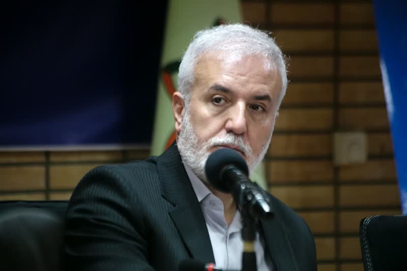 به گزارش خبر انرژِی به نقل از شهر مردم: فرخنده آشوری؛ در بخش ابتدایی این نشست اهالی رسانه به بیان مشکلات و نظرات و انتقادات خود مانند طرح بی‌دود، طرح مسجد محوری و حواشی آن، بکارگیری مجدد نیروهای بازنشسته، عدم موفقیت در کنترل ترافیک و حفظ هوای پاک، هدر رفت هزینه‌ها در اجرای طرح‌های ضعیف، اقتصاد پایدار، موضوع کمربندی و بافت تاریخی و غیره در حوزه شهری پرداختند.