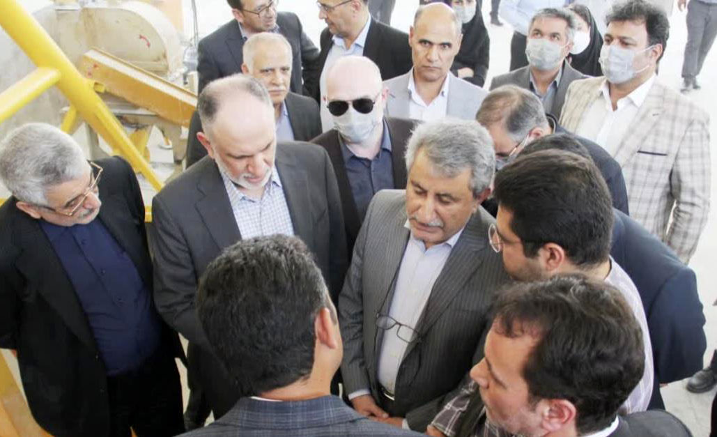 به گزارش خبرانرزی به نقل از ایرنا، علیرضا مهاجر معاون امور زراعت در آیین آغاز به کار واحد تولید کود سولفات پتاسیم در شهرک صنعتی چرم‌شهر مشهد گفت: در حالی که سال گذشته خرید تضمینی گندم از ۷.۵ میلیون تن گذشت امسال با وجود خشکسالی سراسری خرید این محصول راهبردی تا ۹ میلیون تن پیش‌بینی می‌شود.