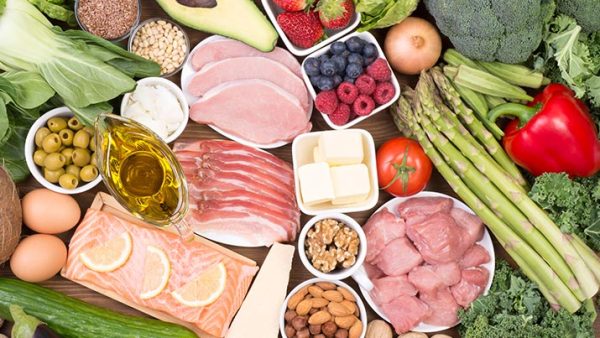 به گزارش خبر انرژی به نقل از مهر، رصد بازار کالاهای اساسی در هفته چهارم تیر ۱۴۰۲ حاکی از نوسان قیمتی در بازار گوشت و کمیابی شکر در این بازار دارد.