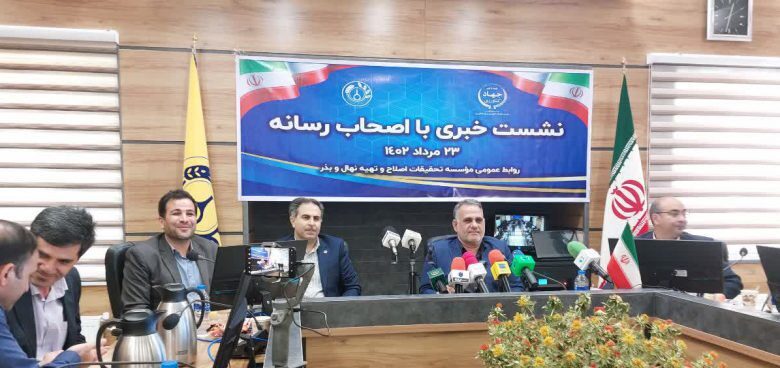 به گزارش خبر انرژی به نقل از وزارت جهاد کشاورزی، روز دوشنبه (۲۳/۵/۱۴۰۲)  محمد زمانیان در نشست مطبوعاتی در قالب ششمین تور رسانه‌ای تات ضمن گلایه از دست‌اندازی نهادهای مختلف به اراضی تحقیقاتی موسسه تحقیقات اصلاح و تهیه نهال و بذر افزود: هر روز ما شاهد دست درازی برخی ادارات دولتی و نهادهای مختلف به اراضی تحقیقاتی این موسسه هستیم و مدام در دادگاه‌ با شهرداری‌ها و کلانتری‌ها درگیری داریم.