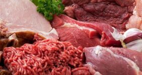 به گزارش خبرانرژی به نقل از ایسنا، طبق اعلام مرکز آمار، وزن گوشت قرمز عرضه‌ شده انواع دام‌های ذبح‌ شده در کشتارگاه‌های رسمی کشور در تیر ۱۴۰۲ جمعاً ۴۴٬۵۰۲ تن گزارش شده که سهم گوشت گاو و گوساله بیش از سایر انواع دام بوده است.
