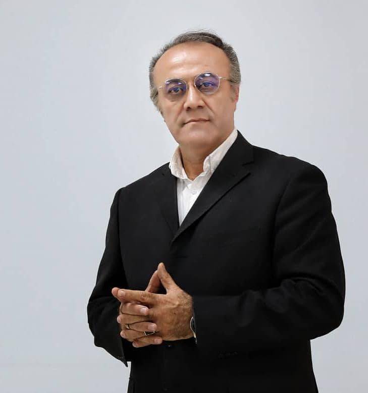 به گزارش خبرانرژی؛تبریز- احمدی سجادی‌فر: روابط عمومی سازمان جهاد کشاورزی استان آذربایجان شرقی، دکتر شکری خانقاه با بیان اینکه حل مسائل ارتباطی در نهایت به موفقیت شخصی، سازمانی و حتی اجتماعی منجر می شود، می‌گوید: روابط عمومی حرفه‌ای با تدوین یک برنامه راهبردی، و با ارائه یک پیشنهاد ارتباطی مناسب به اشخاص مناسب، از چند کانال مناسب، در یک زمان مناسب و برای حصول به یک نتیجه مؤثر و مناسب، دغدغه‌های ارتباطی را حل و مدیریت می‌کند.